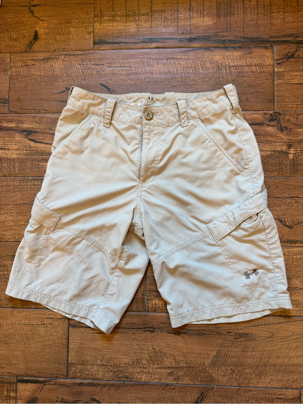 Under Armour HeatGear Khaki Cargo Shorts Men’s Size 30 Fishing Hiking Gorpcore